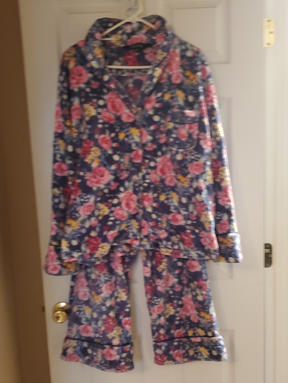 Floral Women's Two-Piece Pajama Set - Cozy Button-Front Sleepwear